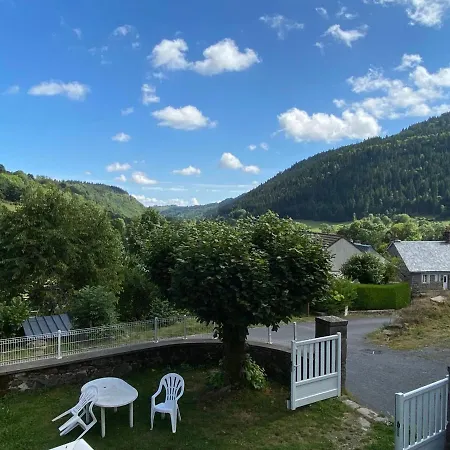 Grand Gite 3 Etoiles, A Albepierre, Village De Montagne Dans Le Cantal, Pour 15 Personnes Albepierre-Bredons