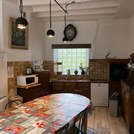 Grand Gite 3 Etoiles, A Albepierre, Village De Montagne Dans Le Cantal, Pour 15 Personnes فندق