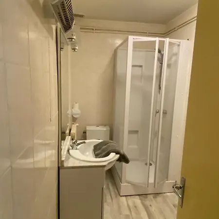 Grand Gite 3 Etoiles, A Albepierre, Village De Montagne Dans Le Cantal, Pour 15 Personnes * Albepierre-Bredons